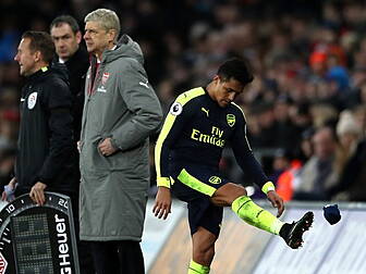 Alexis Sanchez reaction to sub...